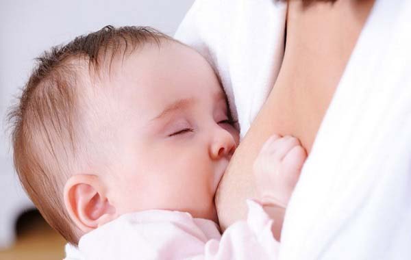 Breastfeeding experts want official role in Quebec healthcare system