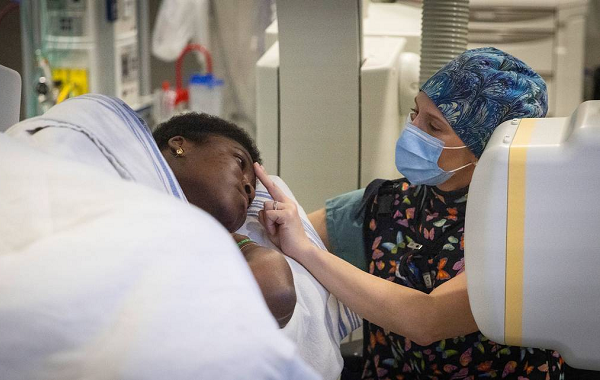 Hypnosis as an alternative to general anesthesia