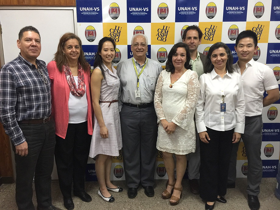 From left to right : Pedro Mejia, Dre Luisamaria Pineda epidemiologist; Alison Wong, pharmacist, Dr Francisco Herrera, director, Universidad Nacional autonoma de Honduras campus Valle de Sula (UNAH-VS); Dre Ruby Perla, pharmacist, Dr Jason Szabo, treating physician, Dre Martha Lorena Pinto, teacher, UNAH-VS, Dr Tommy Wong