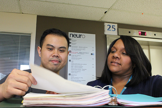 Yasmin Neisha Khan et Justin Lim, infirmiers en neurosciences – Institut et hôpital neurologiques de Montréal