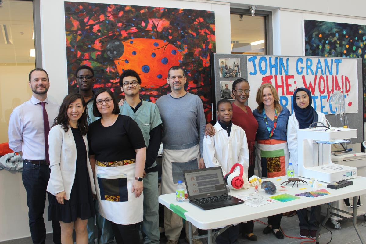 The Wound Project team from John Grant High School with mentors from the Centre for Innovative Medicine at the RI-MUHC: Penny Chipman, José Luis Hoyo and Caroline White.